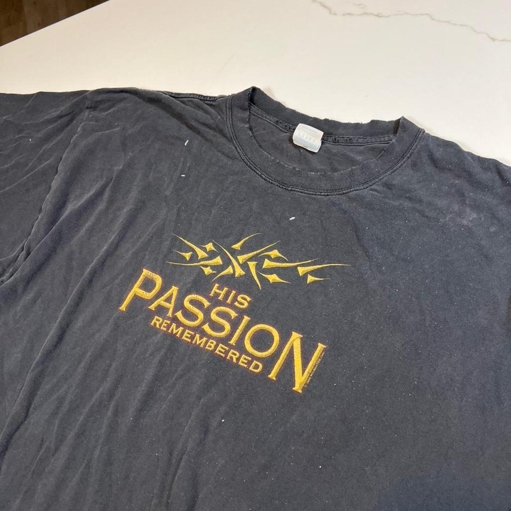 Gildan T-Shirt Mens XL Black His Passion Remembered Jesus Vintage Graphic